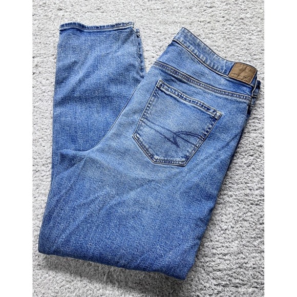 American Eagle Sz 16 Regular Women's Mom Jeans Strigid Denim Distressed New - Picture 9 of 11